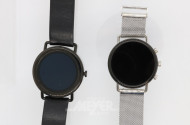 2 Smartwatches SKAGEN mit 1 Ladekabel