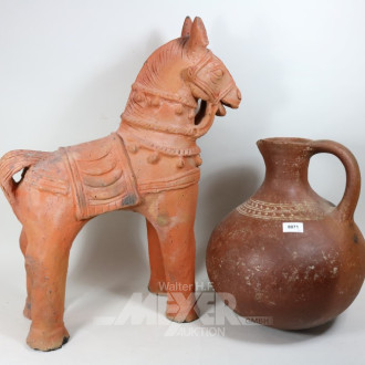Wasserkrug und 1 Pferdeskulptur, Ton