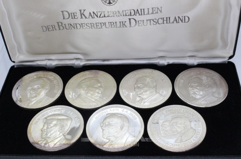 Etui mit 7 Silbermedaillen,