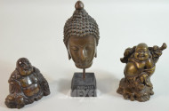 2 versch. Buddha-Figuren, 1 Buddhakopf