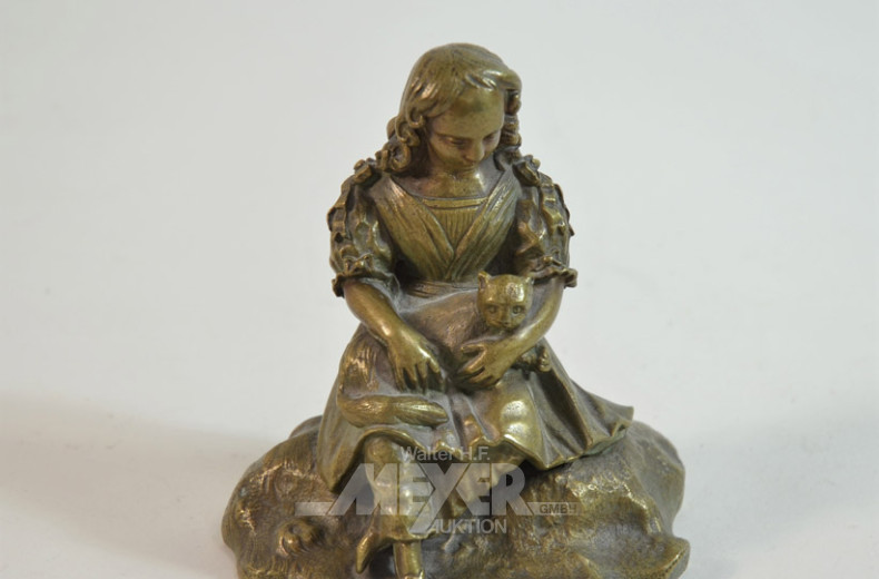Bronzefigur ''Mädchen mit Katze''