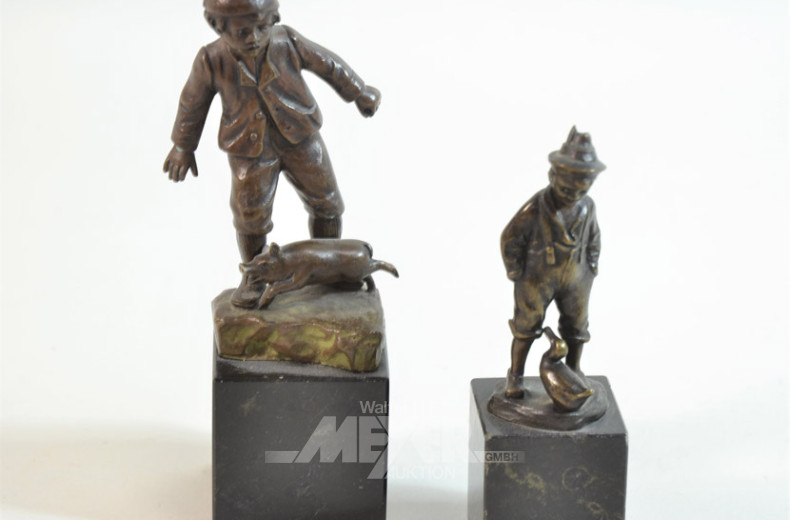 2 Bronzefiguren ''Junge mit Ferkel/Ente''