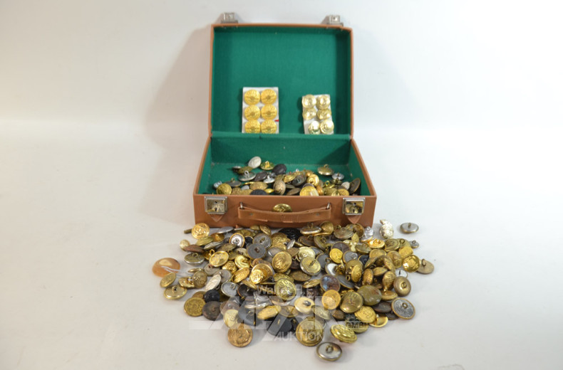 kleiner Koffer, mit div. alten