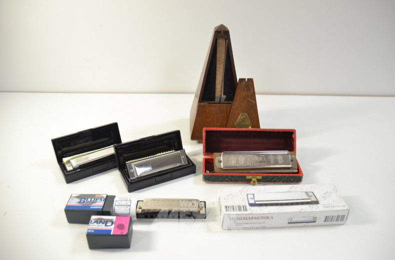 5 Mundharmonikas u. 1 Metronom