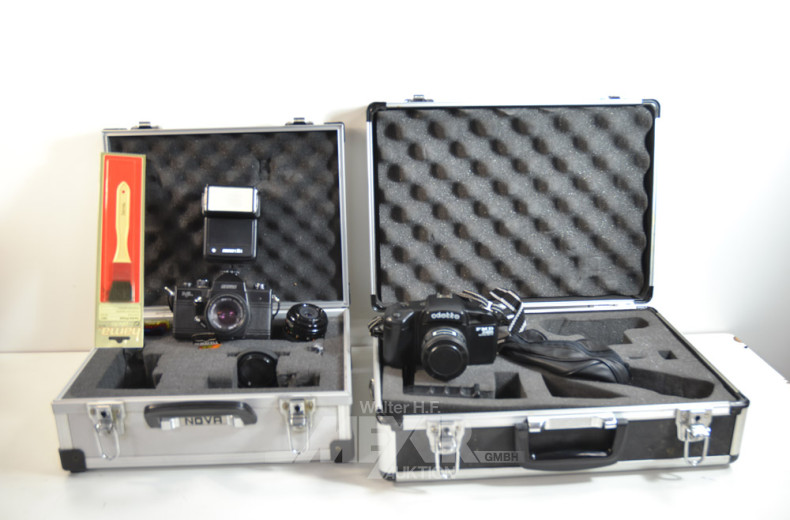 2 Fotoapparate ''Revue u. Odetto''