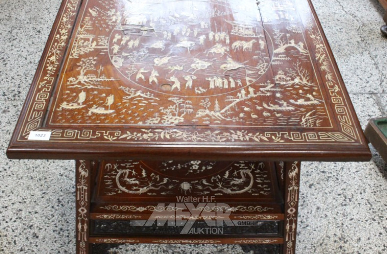 chinesischer Beistelltisch, vrmtl. um