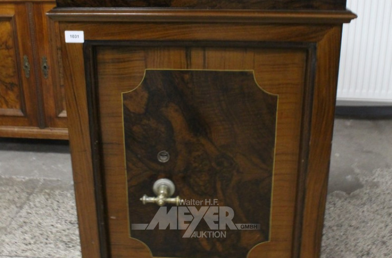 Tresor um 1900, holzfarben bemalt,