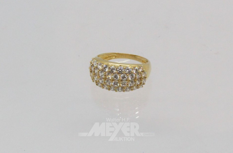 Ring, 585er GG mit 38 farblosen Steinen,