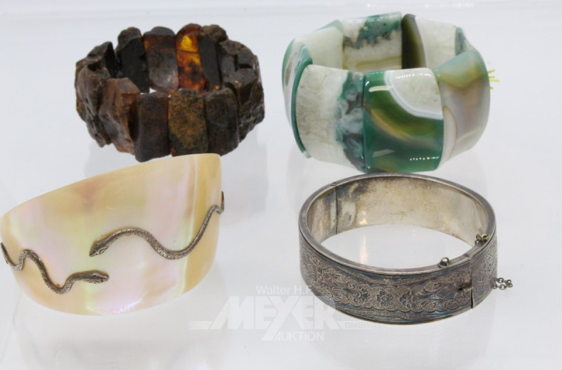 Kette mit 11 versch. Armreifen und