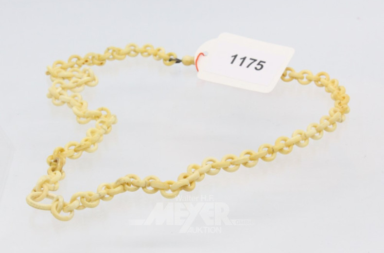 Kette mit 11 versch. Armreifen und