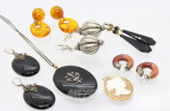 Konvolut div. Ohrgehänge und Anhänger