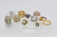 13 Ringe, 1 Anhänger sowie 3 Armbänder,