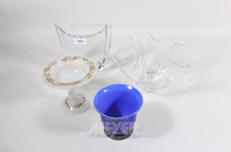 4 versch. Glasvasen, teilw. farbig