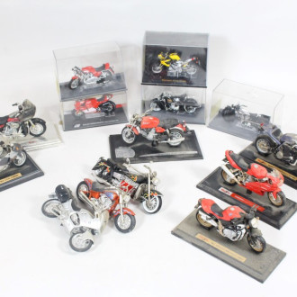 14 Modell-Motorräder