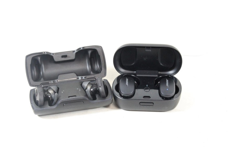 2 Paar Kopfhörer ''BOSE'' mit Etui