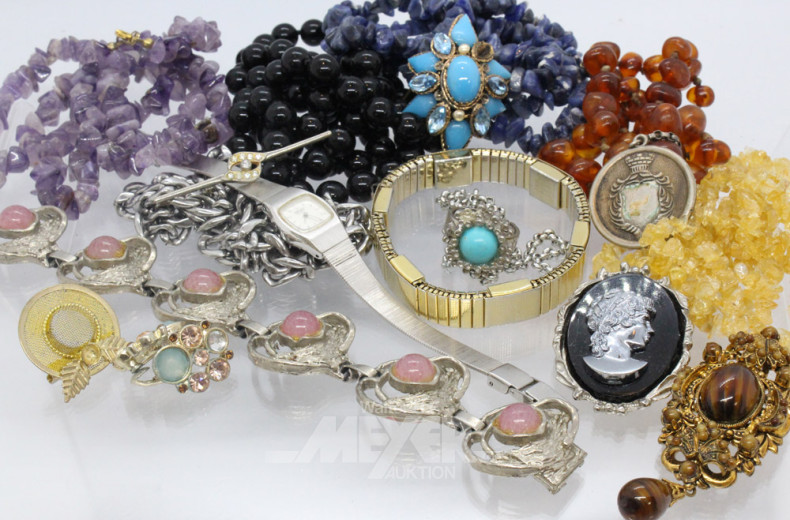 Posten Modeschmuck: Broschen, Ketten,