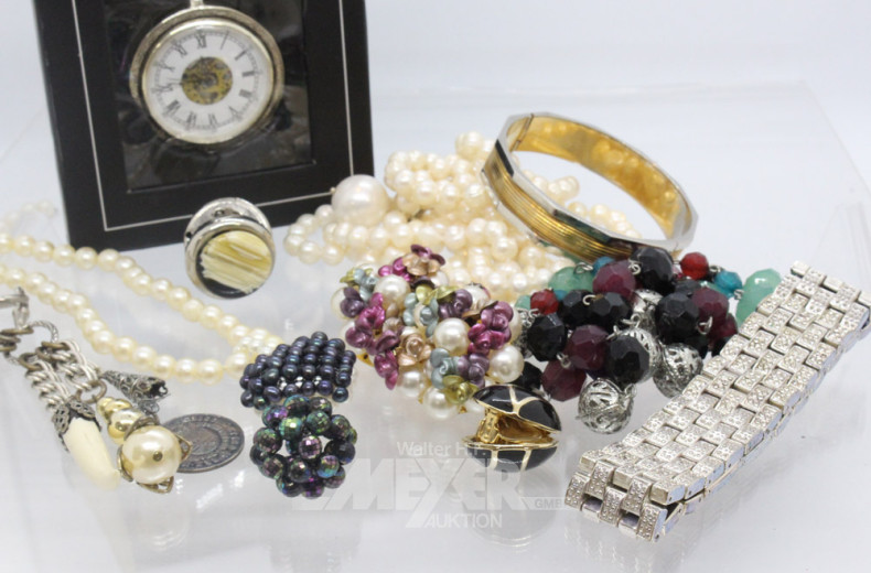 30 div. Armband- und Taschenuhren sowie