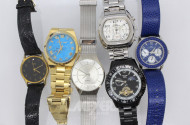 10 Herrenarmbanduhren im Uhrenkoffer
