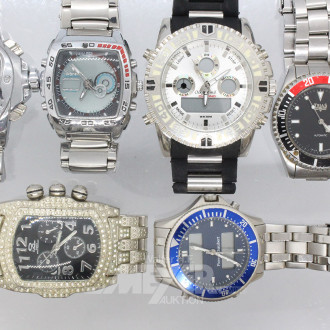 8 Herrenarmbanduhren in einer Uhrenbox
