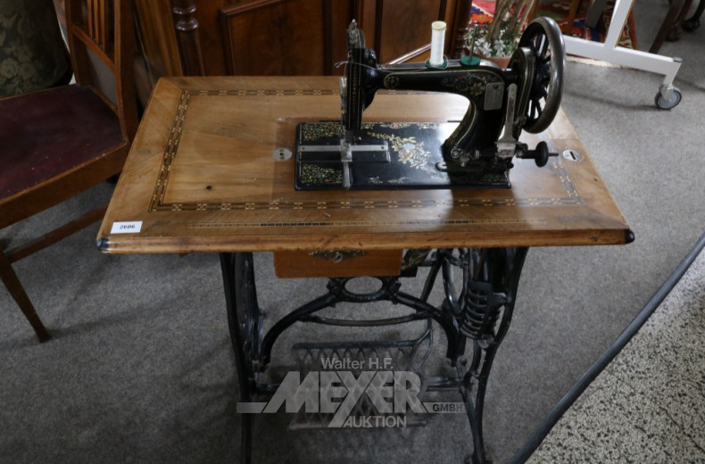 Tischnähmaschine um 1900,