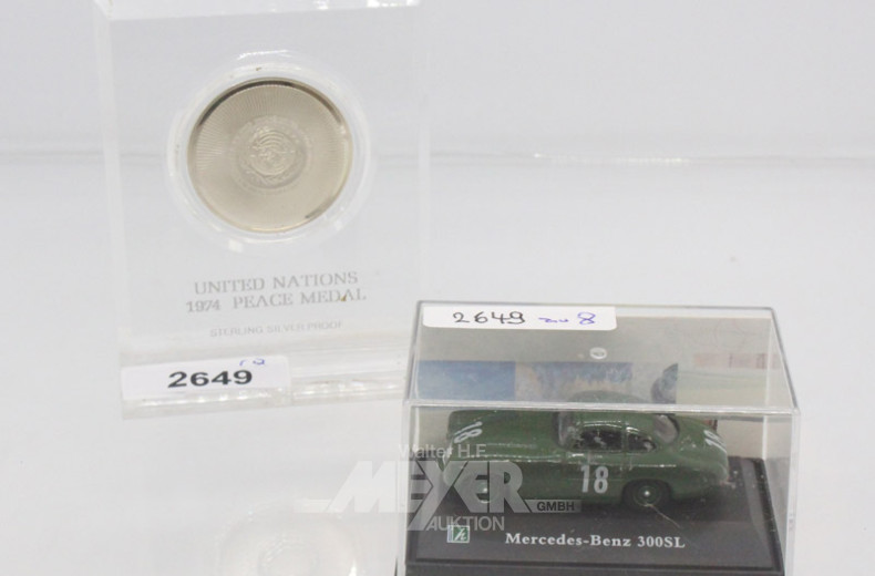 Acrylständer mit Medaille Sterling