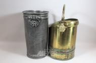 2 versch. Schirmständer, Messing u. Metall