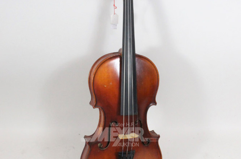 Geige im Kasten, stark bespielt