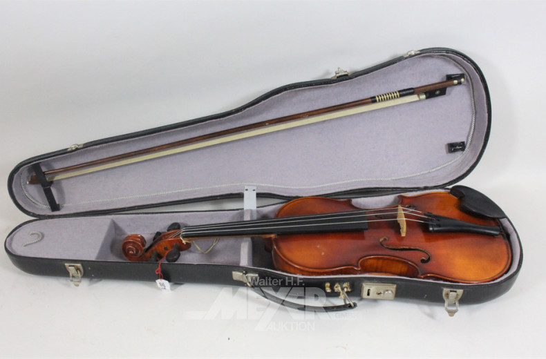 Geige im Kasten, stark bespielt