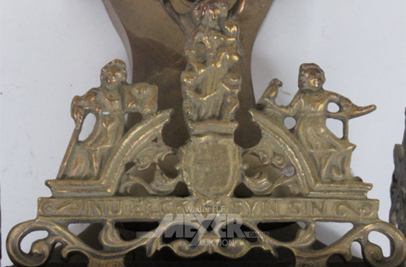 Wanduhr mit figürlicher Darstellung