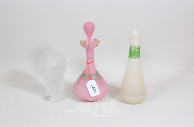 2 Glas-Vasen, Höhe: ca. 14 u. 19 cm sowie