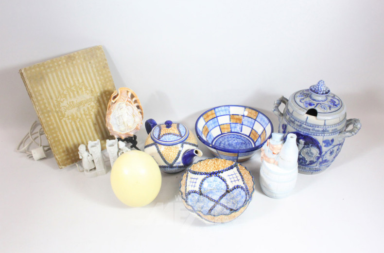 Posten Hausrat: Teekanne, Schalen,