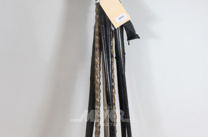 3 alte Regenschirme u. 6 Spazierstöcke