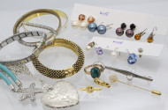 Posten Modeschmuck: Armreifen, Ketten,