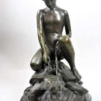 Bronzefigur ''Knabe & Schildkröte'',