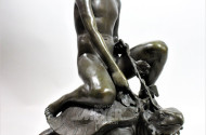 Bronzefigur ''Knabe & Schildkröte'',