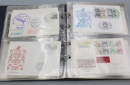2 Briefmarkenalben ''Erstagsbriefe'' sowie