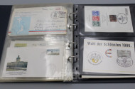 2 Briefmarkenalben ''Erstagsbriefe'' sowie