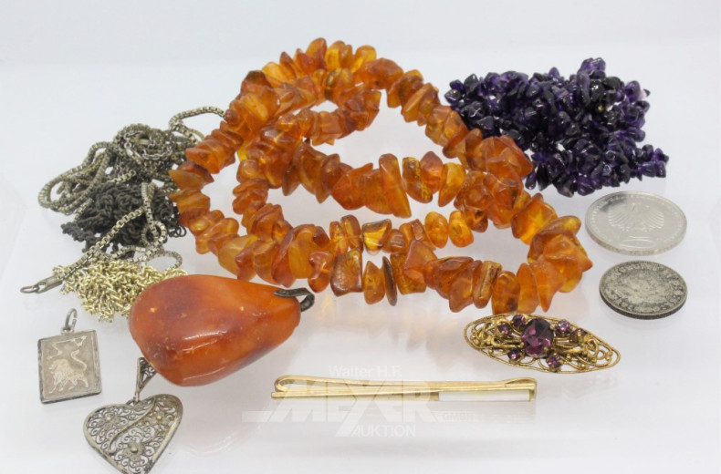 Posten Modeschmuck: Anhänger, Broschen,