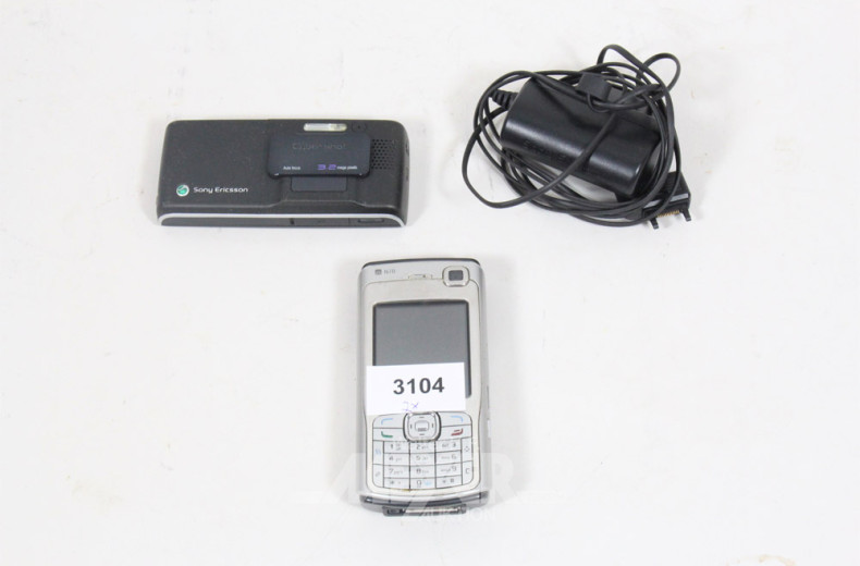 2 Mobiltelefone NOKIA und SONY ERICSON,