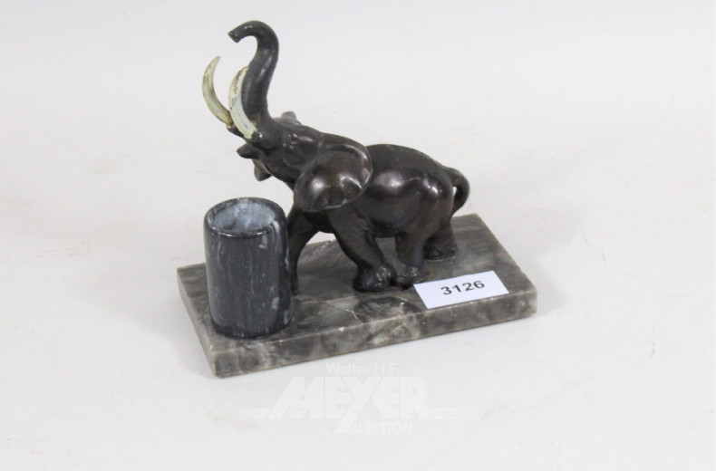 Metallfigur ''Elefant'', auf Mamorsockel,