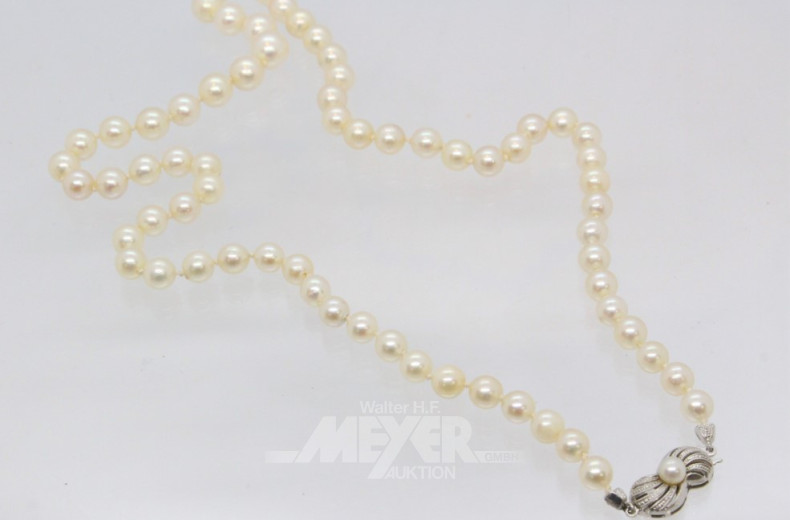 Zuchtperlenkette im Verlauf mit Schließe
