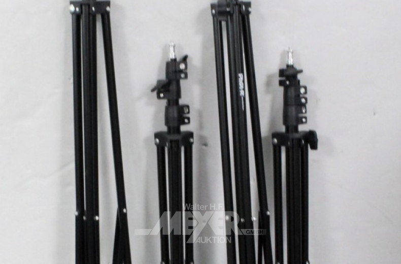 2 Fotolicht-Stative groß u.