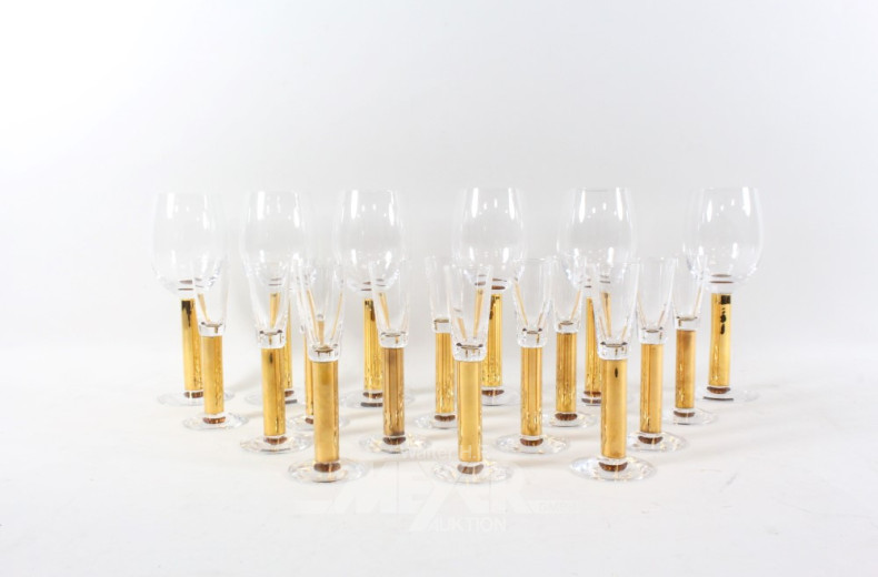 29 versch. Gläser und 1 Tischkerzenleuchter