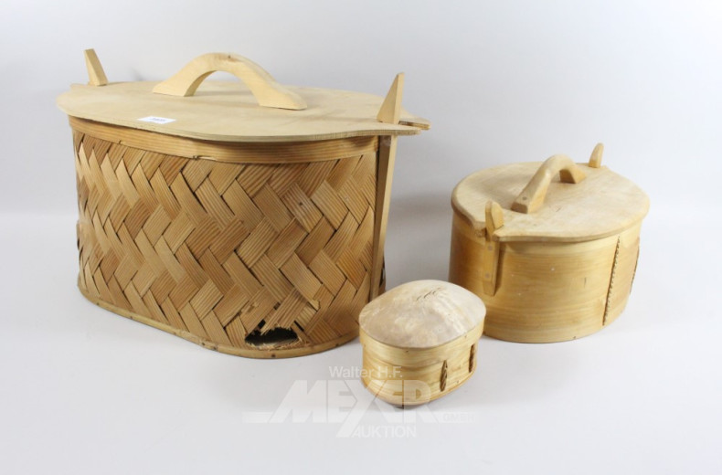 3 versch. Holzgefäße, tlw. beschädigt