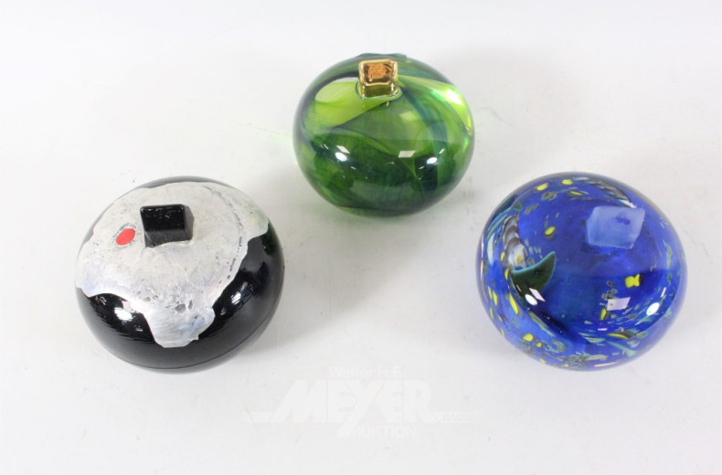3 Paperweights, sign. ''KOSTA BODA''