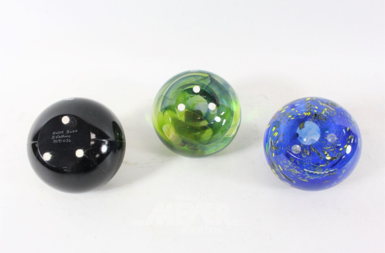 3 Paperweights, sign. ''KOSTA BODA''