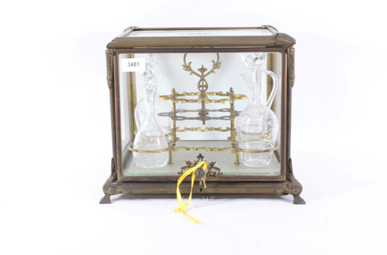 Tantalus-Tischvitrine, um 1900 mit