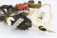 Posten Modeschmuck best. aus: Broschen,