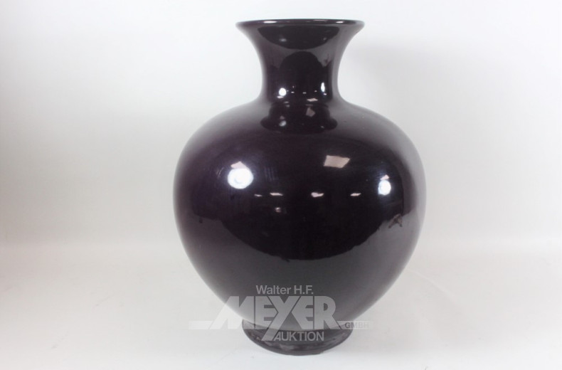 Porz. Deckelvase ''Schmetterlinge''