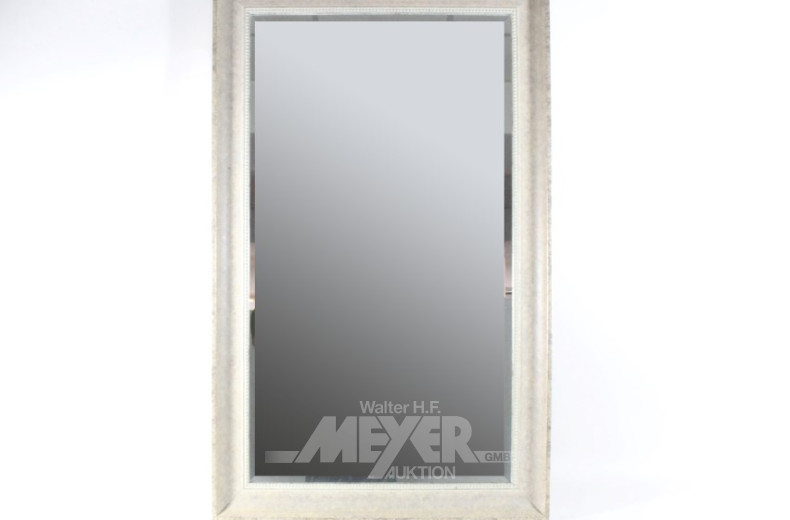 Wandspiegel, leicht facettiert,